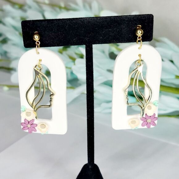 Clay earrings, bold statement earrings, flowers, window shape, face earrings - Picture 2 of 4